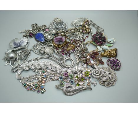 Vintage jewellery including Coro 