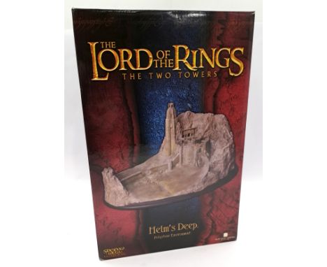 Sideshow Weta Collectibles The Lord of the Rings The Two Towers Helm's Deep Polystone Environment ltd edition 2376/4000. Near