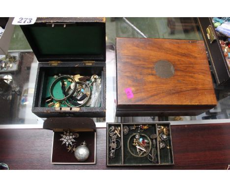 Collection of assorted Jewellery in boxes inc. Stick Pins, Brooches, Brooches etc 