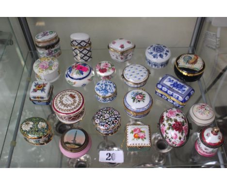 Collection of assorted Ceramic Lidded Pill Pots inc. Halcyon Days, Regal, Del Prado etc 