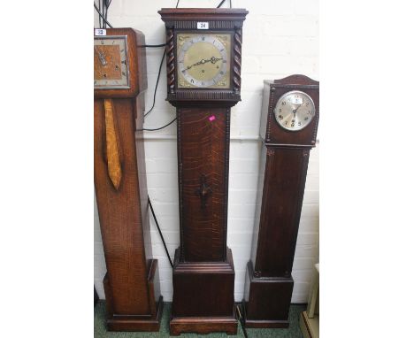 Good quality Early 20thC Oak cased Grandmother clock with Brass Roman numeral dial 