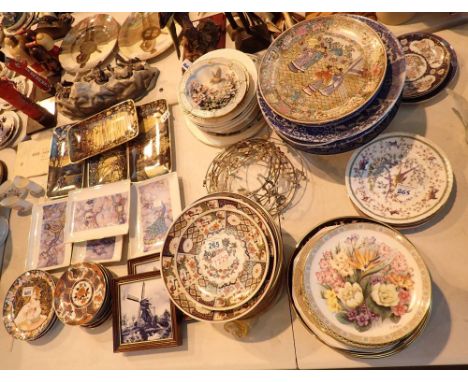 Large collection of cabinet plates including limited edtion Tiffanys windows of light 