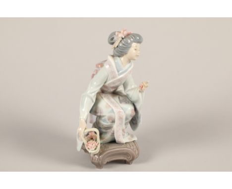 Lladro porcelain model of a Geisha girl; 20cm high 