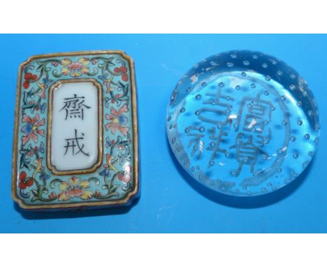 A 19th century Chinese famille verte porcelain rectangular plaque, 5.3 cm height; a small glass paperweight with engraved sea