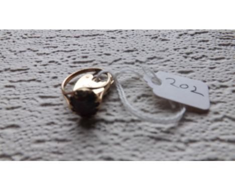 9ct mounted vintage garnet ring approx size M  also a 9ct padlock 3.8g      