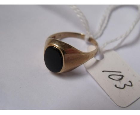 9ct Onyx signet ring approx size  approx size V        