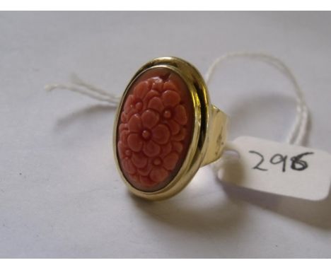 Good 18ct gold and carved coral ring  approx size I        