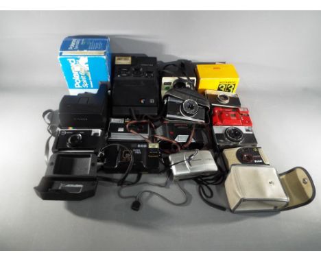 Photography - a good mixed lot of vintage cameras to include Polaroid Land Camera Insta Matic 1000, Polaroid Spirit 600CL, an