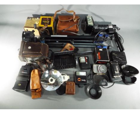 Photography - a collection of vintage box cameras to include Yashica A camera, a Brownie Flash 4 box camera, a Popular Browni