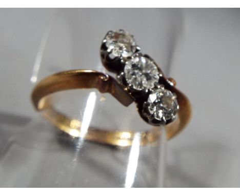 18 ct - an 18 carat gold trilogy ring size O 1/2, approximate weight 2.79 g. 