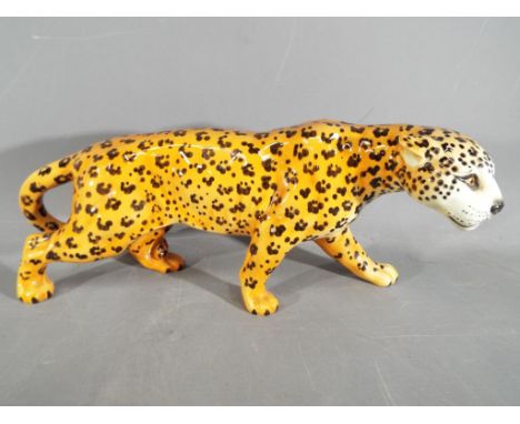 Beswick Pottery - large Beswick pottery ceramic figurine in the shape of a Leopard, measuring approximately 30 cm length.Cond