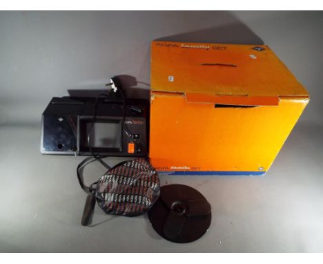 Photography - an AGFA Family Entertainment System to include film projector and film camera, item is boxed with instructions.