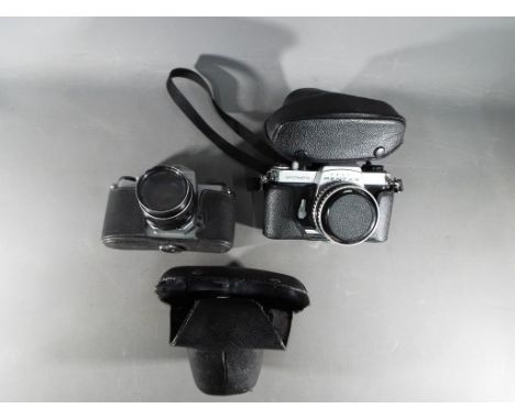 Photography - a collection of vintage 35 mm film cameras to include SLR1 Asahi Pentax S1A camera with Super Takumar lense and