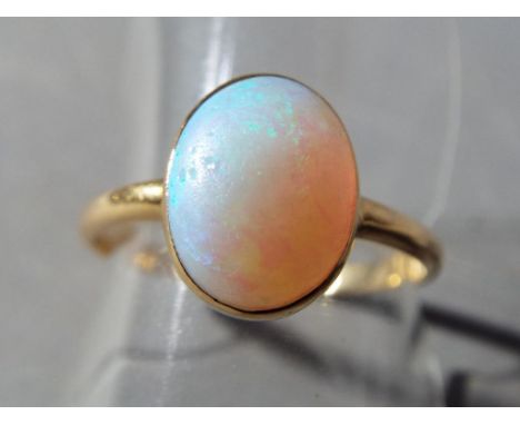 18 ct - an 18 carat yellow gold ring set with opal, opal measuring approximately 1 cm x 0.8 cm, size Q, approximate weight 2.