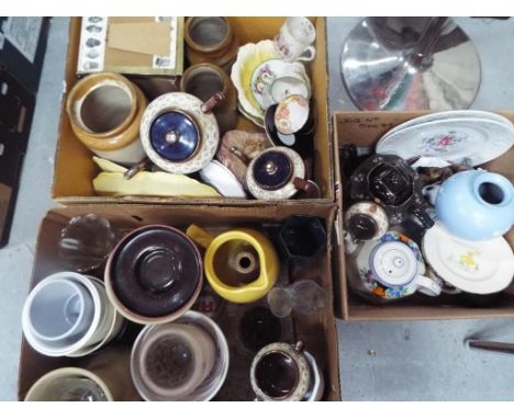 A mixed lot comprising ceramics to include Spode, Aynsley and similar, glassware, Bossons plaster heads and similar. [3]