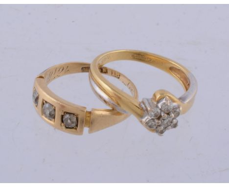 A diamond ring, set with a cluster of brilliant cut diamonds, approximately 0.20 carats total, stamped 750, finger size J 1/2