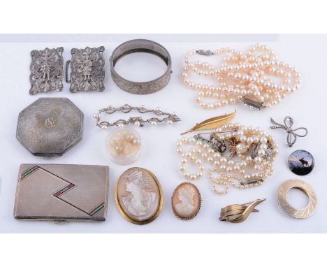 A selection of jewellery, to include: a shell cameo; various necklaces; a silver bangle; brooches; and other items