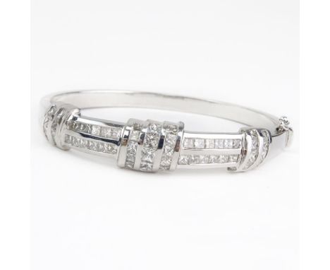 Approx. 6.50 Carat Princess Cut Diamond and 18 Karat White Gold Hinged Bangle Bracelet. Diamonds F-G color, VVS-VS clarity. S