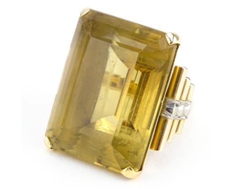 Large Retro Emerald Cut Topaz and 18 Karat Gold Ring. Topaz measures 25mm x 18mm x 14mm. Unsigned. Good vintage condition. Ri