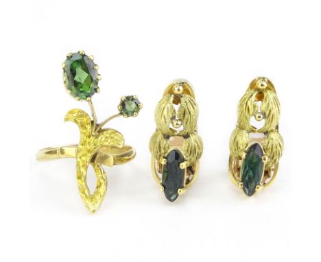 Vintage Green Tourmaline and 18 Karat Yellow Gold Earring and Ring Suite. Ring signed 750. Very good vintage condition. Ring 