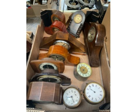A quantity of timepieces including alarm clock and mantel clocks 