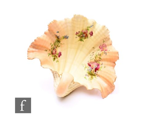 A Royal Worcester blush ivory shell form bowl, circa 1907, decorated with bouquets of Poppies and Forget-me-Nots, over peach/