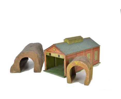 Hornby O Gauge No 2A Engine Shed and Wooden Tunnels, the engine shed being the cheaper version without roof vents, P-F, lacks