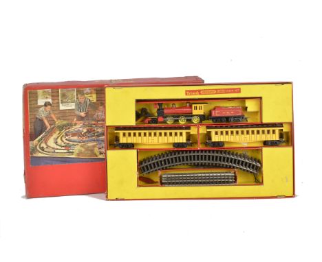 A Tri-ang 00 Gauge R37 'Davy Crockett' Train Set, comprising Locomotive and Tender, two Old Timer Coaches and oval of Track, 