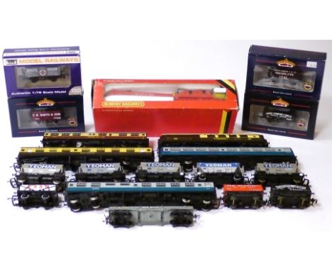 Hornby Dapol Bachmann 00 Gauge Rolling Stock, Hornby R739 Breakdown Crane, Bachmann (3) and Dapol (1) wagons, all in original
