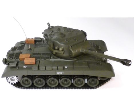 Radio Control Battle Tank Heng Long, 1:16 scale Battle Tank, Snow Leopard, unchecked operating condition or completeness, G  