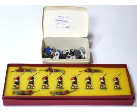 Boxed 8 piece set of Soldiers Cameron Highlanders marching at slope, Hilco lead lying Highlanders (5), Lassett unpainted cast