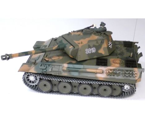 Radio Control Battle Tank, Heng Long, 1:16 scale Panther Battle Tank in German WW2 Livery no 3819, unchecked operating condit