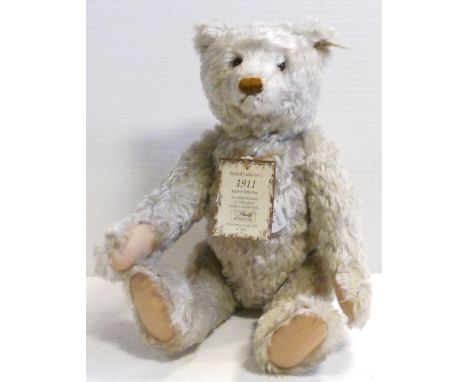 Steiff 1911 British Collectors Teddy Bear, white label 1992, reference 406645, no. 2135 of 3000, silver mohair fur, brown fel