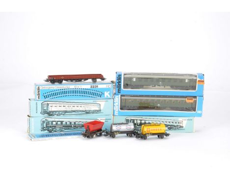 Marklin HO Gauge Coaches Wagons and Track, Coaches including D-Zug Wagons, SNCF Couchettes, Nederlands D-Trein Rijyuig, Schla