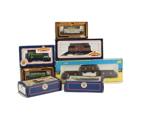 Mainline Bachmann and Dapol 00 Gauge Rolling Stock, Mainline (25), Bachmann (5, including two Queen Mary Brake Vans), Dapol (