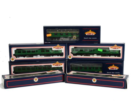 Bachmann 00 Gauge BR SR green Coaches, all in original boxes, E, boxes G-VG, some a little grubby (9) 