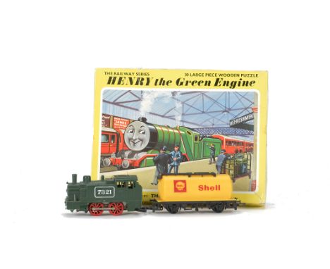 Hornby 1970's 00 Gauge Clockwork Train Set, comprising green 0-4-0 7821Tank Engine, three integral flat trucks, Shell Tanker 
