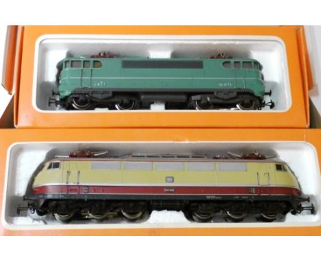 Marklin-Hamo HO Gauge B3-Rail  DB and SNCF Electric  Locomotives,  8338 SNCF green BB9223 and8353DB red and cream E02002,Elec