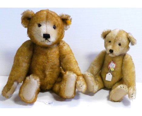 Steiff 'Petsy' Teddy Bears, one white label, 1928 Replica, 2000, reference 407451, no. 1720 of 4000, golden mohair, beige fel