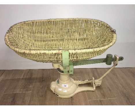 VINTAGE AVERY CREAM ENAMEL BABY SCALES