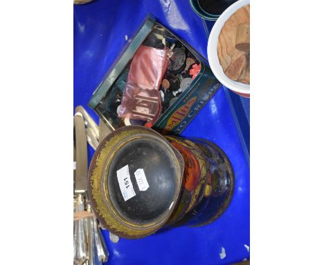 Vintage Huntley &amp; Palmers biscuit tin and a further Smiths Crisps tin both containing assorted buttons