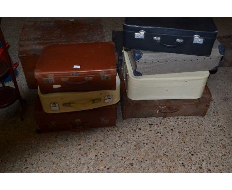 Mixed Lot: Seven various vintage suitcases