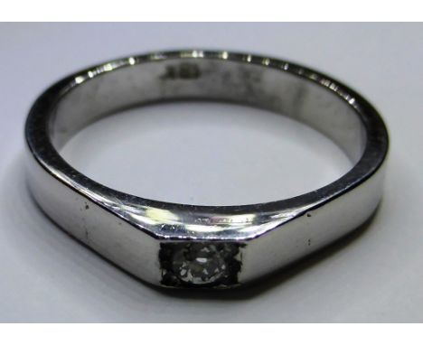 An 18ct white gold and diamond single stone ring (size K)