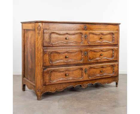 An antique commode with 3 drawers and a secretaire top, made of oak. 18th century. (63 x 136 x 96 cm)