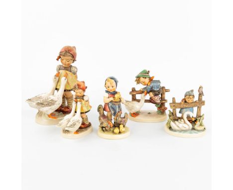 A collection of 5 statues made by Hummel. (9,5 x 13 x 20 cm)