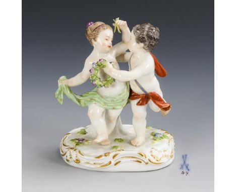 Tanzende Putten. Meissen. Knaufschwerter, ab 1850-1924, 1. Wahl. Modell-Nr.: 2996. Entwurf: 1769.                     KAENDLE