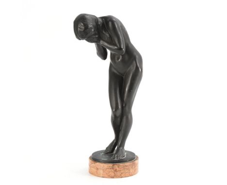  ZIESENISS, Rudolf( 1883 Köln - 1940) Frauenakt "Die Reue"Bronze schwarz patiniert, roter Marmor-Sockel. Entwurf von 1910. B