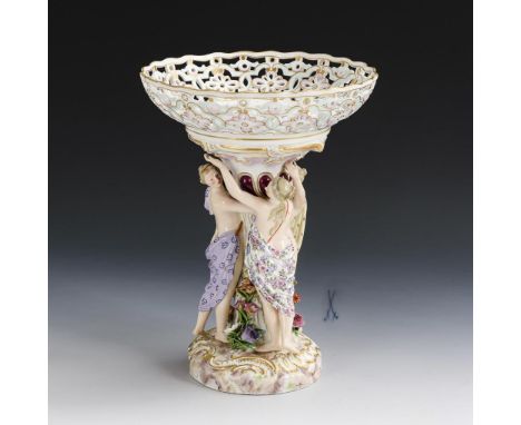 Tafelaufsatz "Die drei Grazien". Meissen. Knaufschwerter, ab 1850-1924, 1. Wahl. Modell-Nr.: 2685. Entwurf: 1759.            