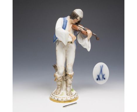 Zigeuner, Geige spielend. Meissen. 1897-1923. Modell-Nr. R 127 (neue Form-Nr. 67087).             Höhe: 24 cm.             Mo