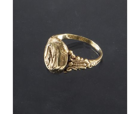 Kleiner Monogramm-Ring.             585er Gelbgold (14 kt). Ringgröße: 50. 2,5 Gramm.             Graviertes Monogramm M, rel